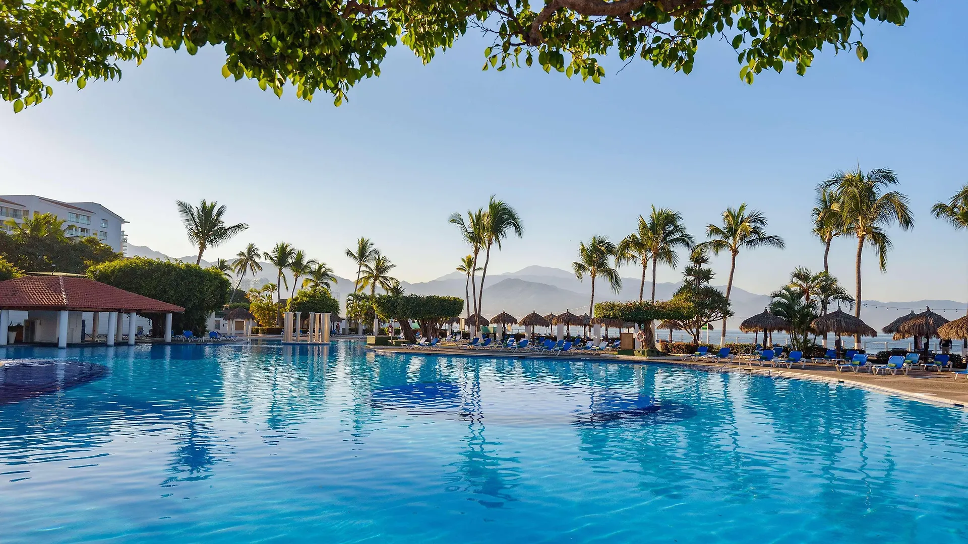 Melia Puerto Vallarta 4*,